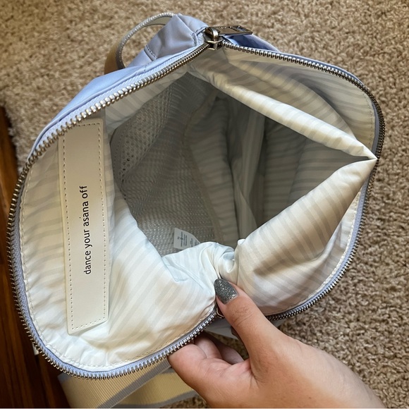 Lululemon bag crossbody NWOT - Picture 3 of 4